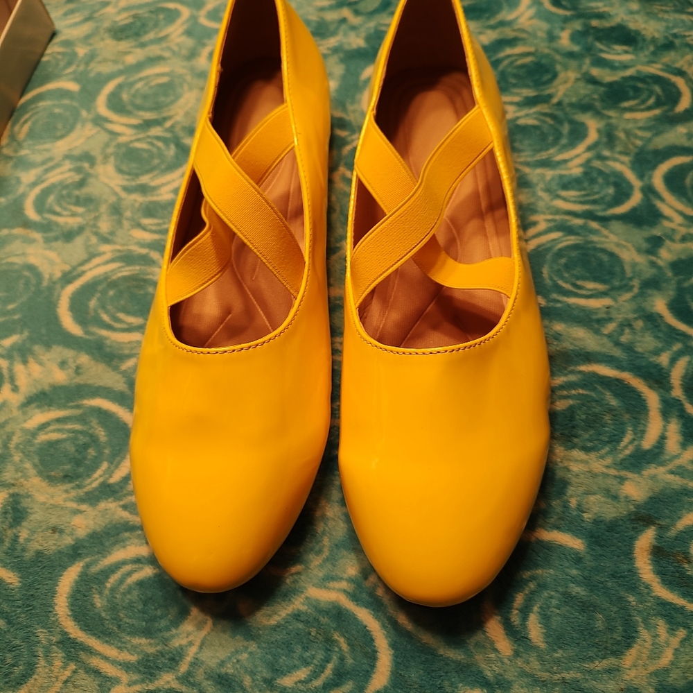 WOMENS YELLOW PATANEN FLATS